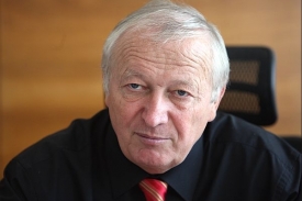 Ministr financ&iacute; Janota chce zkrotit schodek st&aacute;tn&iacute;ho rozpočtu.